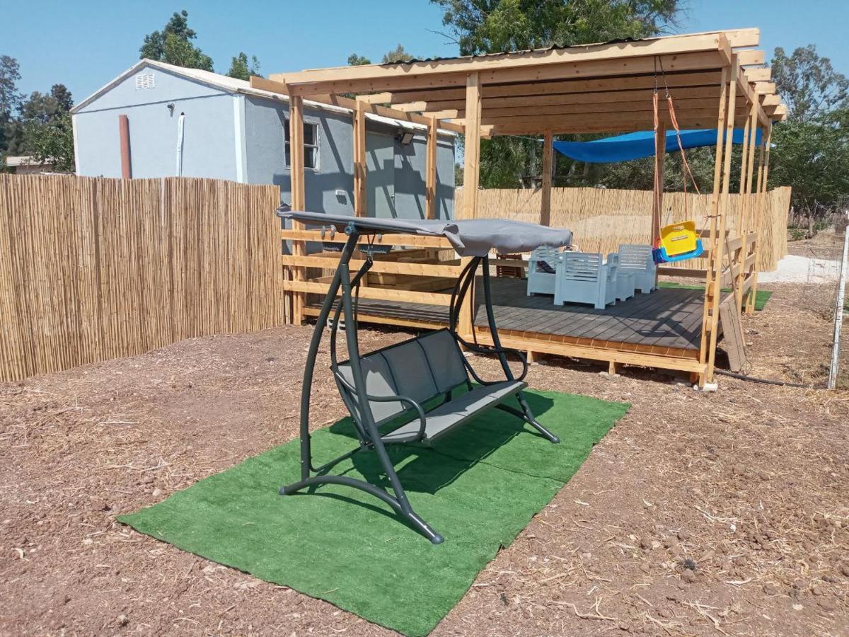 אצל דוד בכפר Apartamento Kfar Gidon Exterior foto