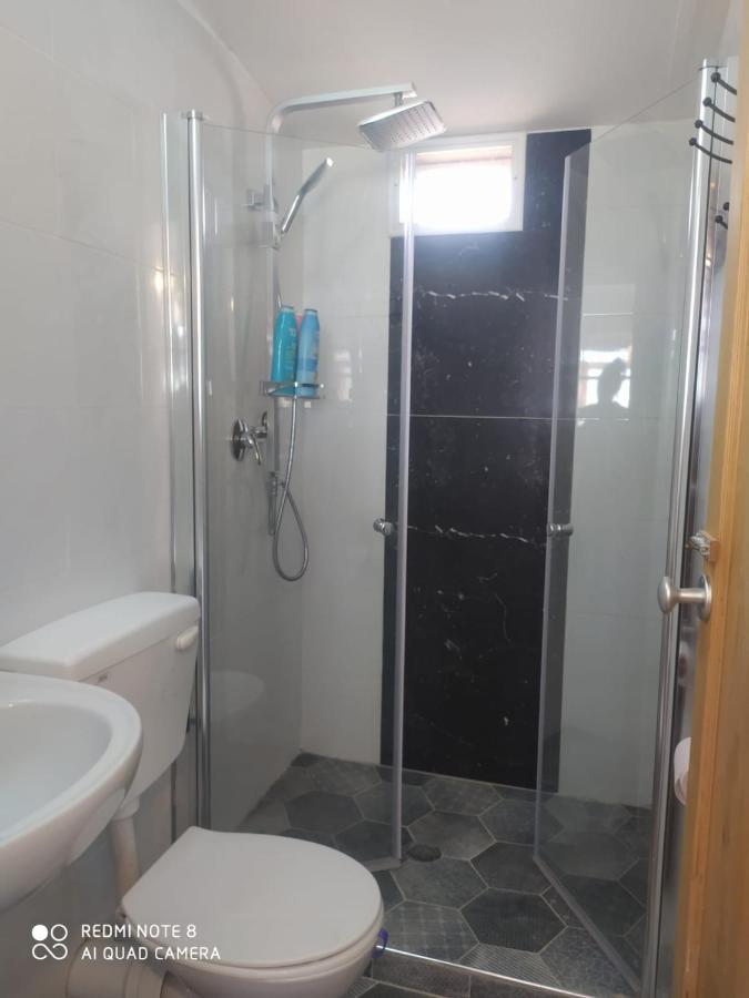 אצל דוד בכפר Apartamento Kfar Gidon Exterior foto