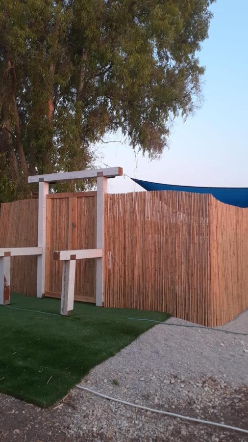 אצל דוד בכפר Apartamento Kfar Gidon Exterior foto