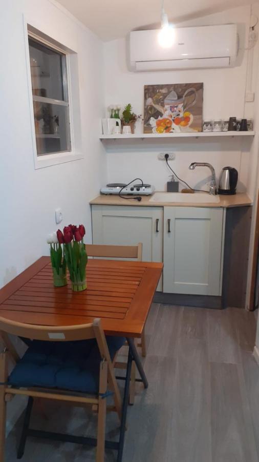 אצל דוד בכפר Apartamento Kfar Gidon Exterior foto